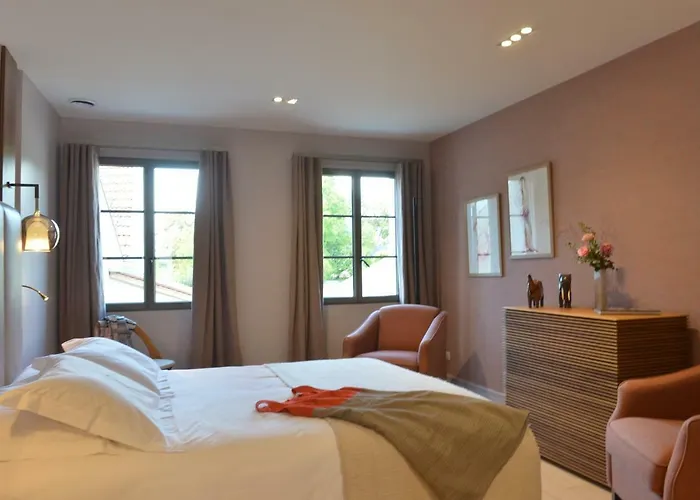 Demeure Larmandier Bed & Breakfast 4*