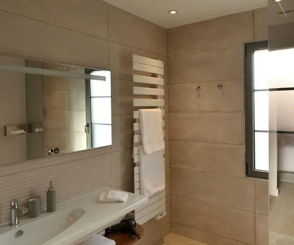 Demeure Larmandier Bed & Breakfast 4*